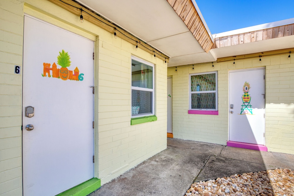 Pineapple Shores Retro Inn