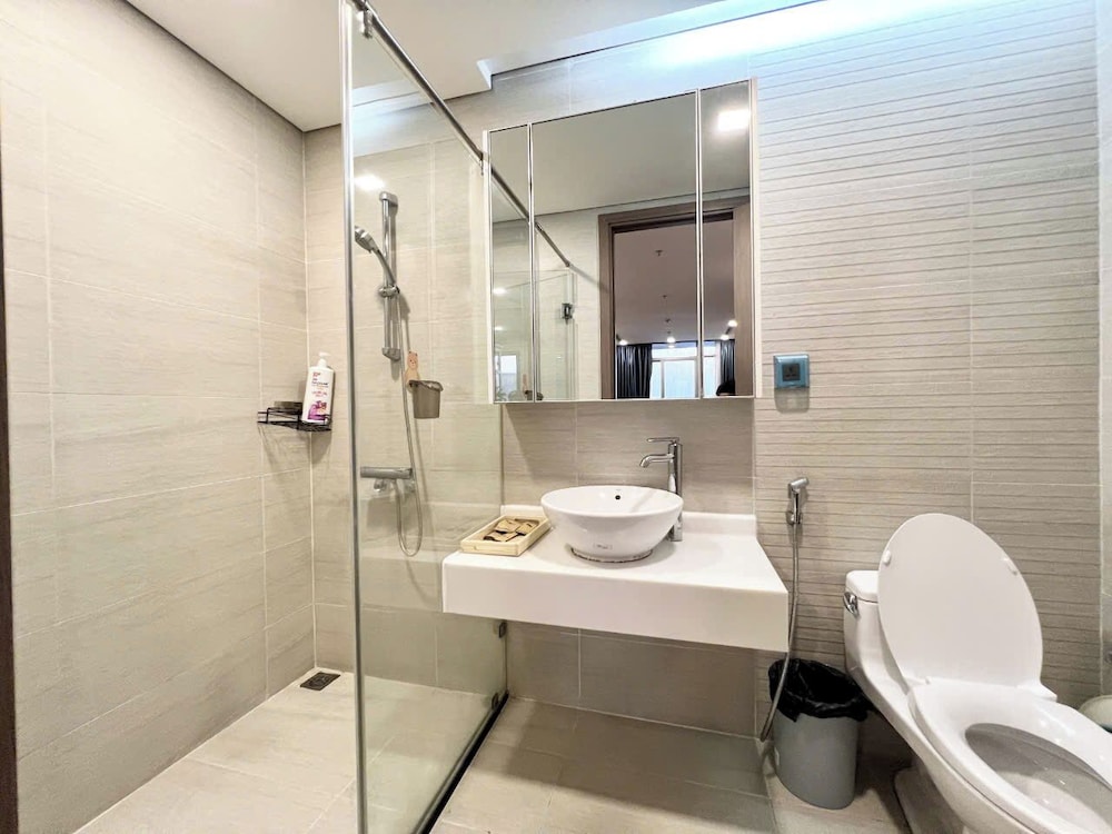 Apartment Landmark 81 by Urban Home