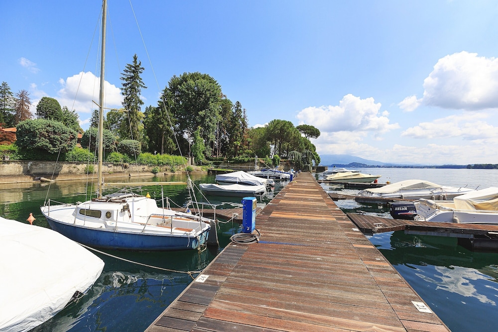 Lakefront Holiday Home