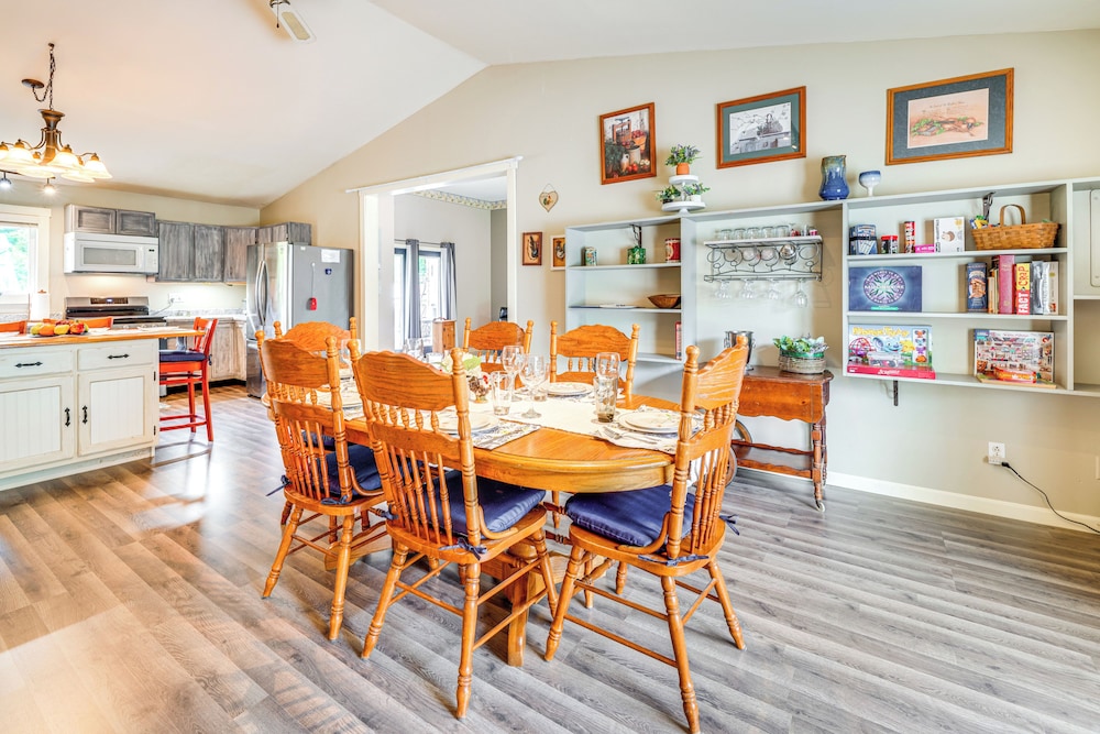 14 Mi to Dtwn Louisville: Holiday Vacation Home!