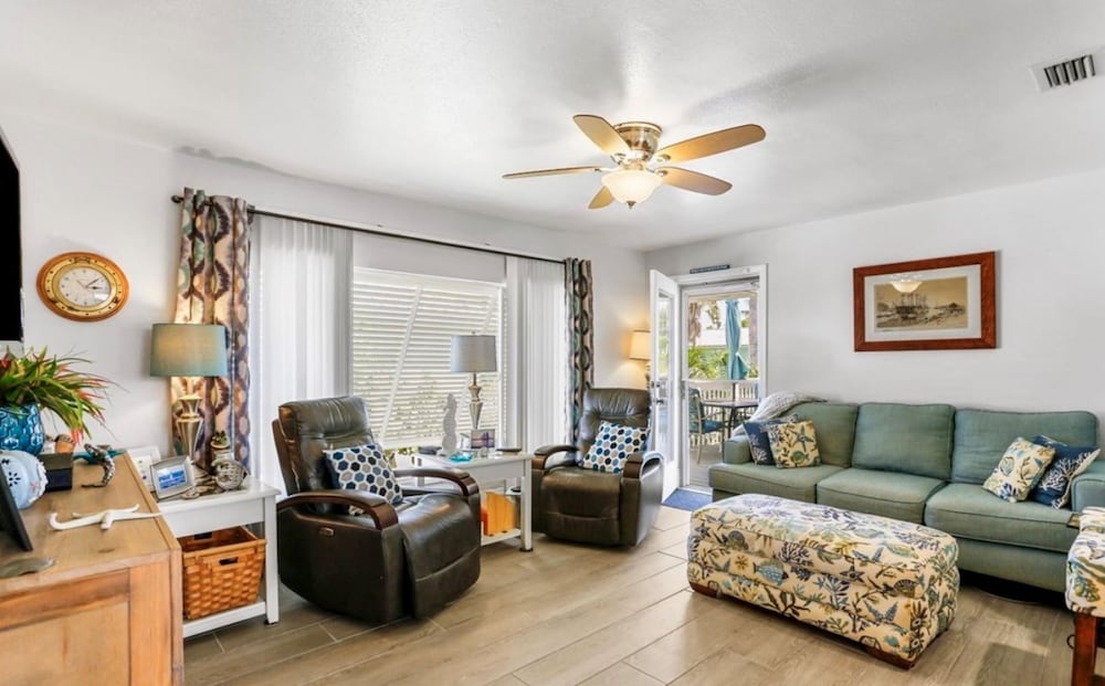 Island Oasis 1 in Fort Myers Beach view 3