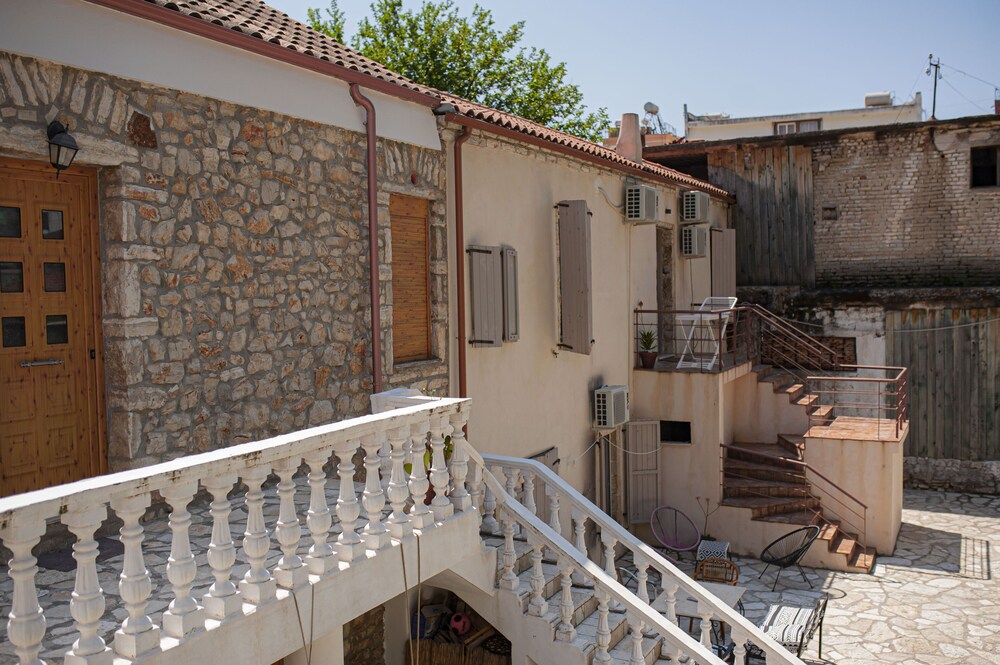 Militiko Residence