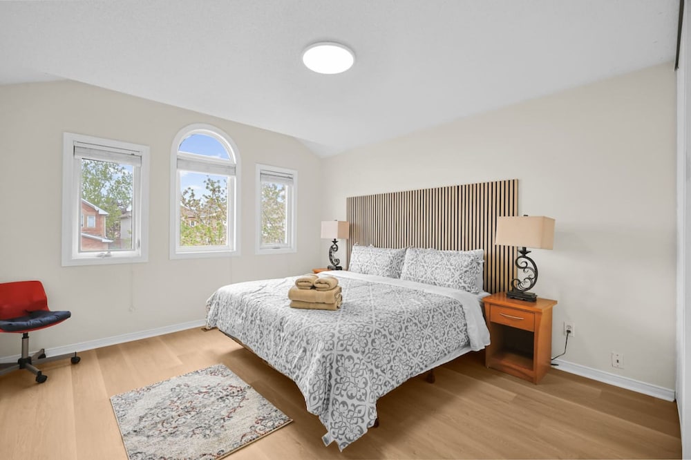 Newly Renovated 3BR in Whitby Family-friendly