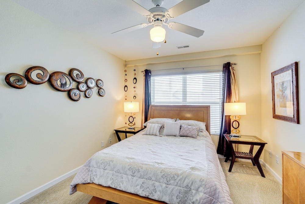 5th-floor Lakefront Condo: Elevator + Pool Access!