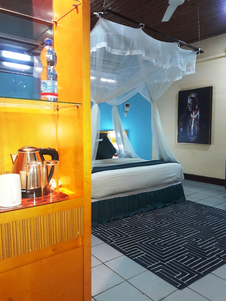Best Western Jangwani Sea Breeze Hotel