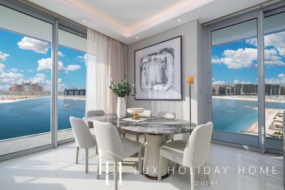 LUX The Atlantis View Luxury Beach Suite
