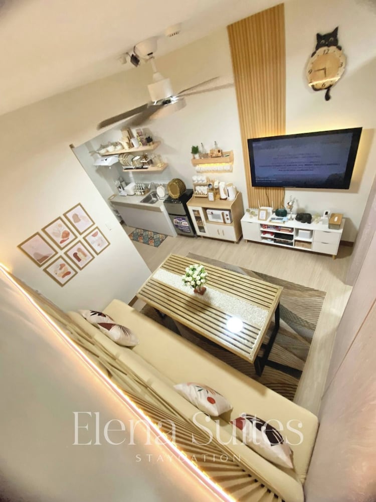 Aesthetic Cozy Stay With Ps4, Netflix & Coffee Nook - Elena Suites Staycation
