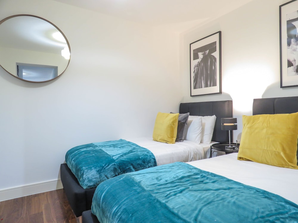 Tudors eSuites Birmingham City Centre Apartments near Gas Street Basin view 4