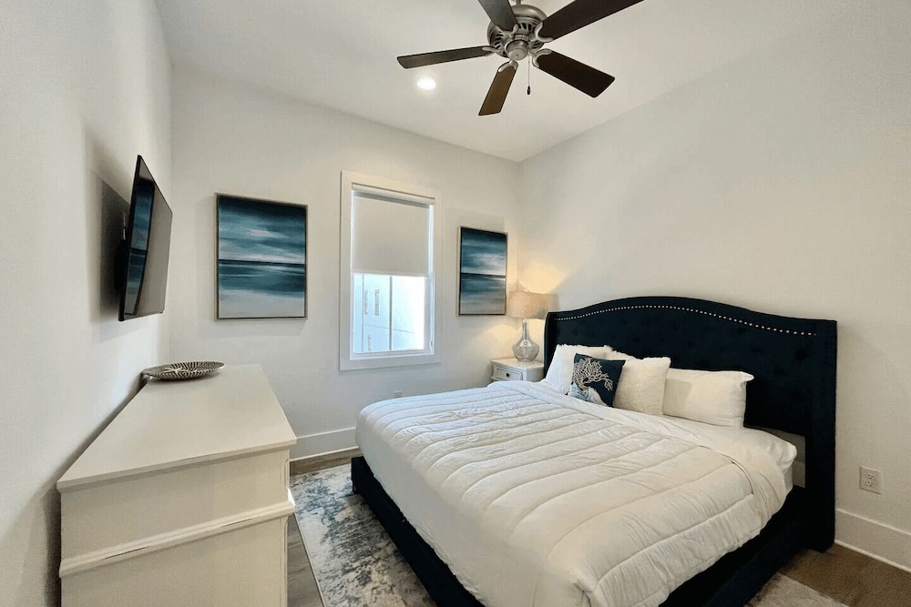 Casa d' Azure by Avantstay Sleeps 18, Private Pool, Golf Cart Included