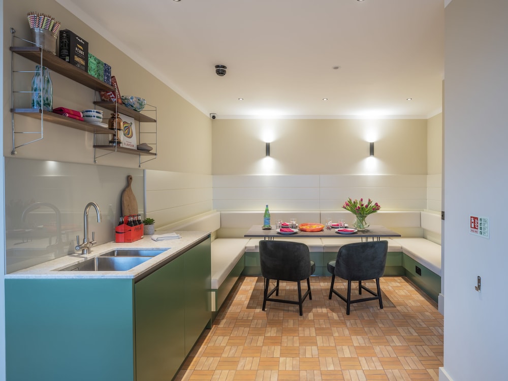 Stylish Studios SOUTHFIELDS STATION