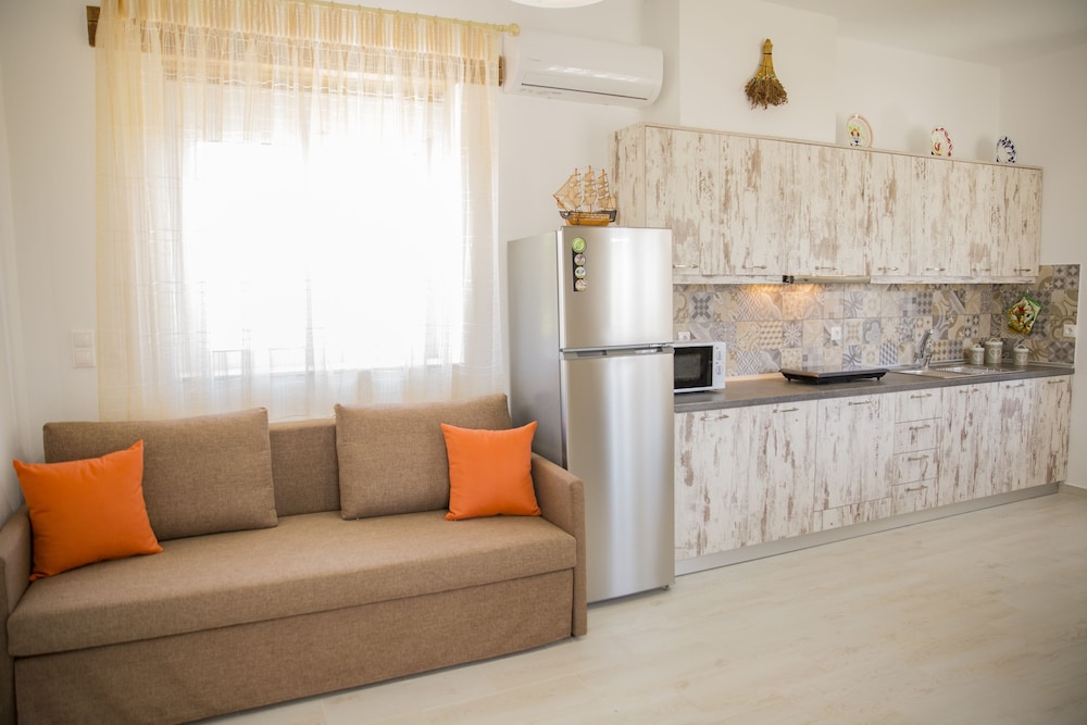 Haraki Stone Apartments
