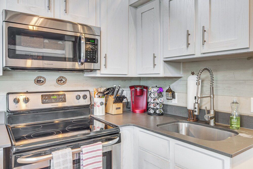 Tiny Home in Flat Rock: Easy Access to I-26!