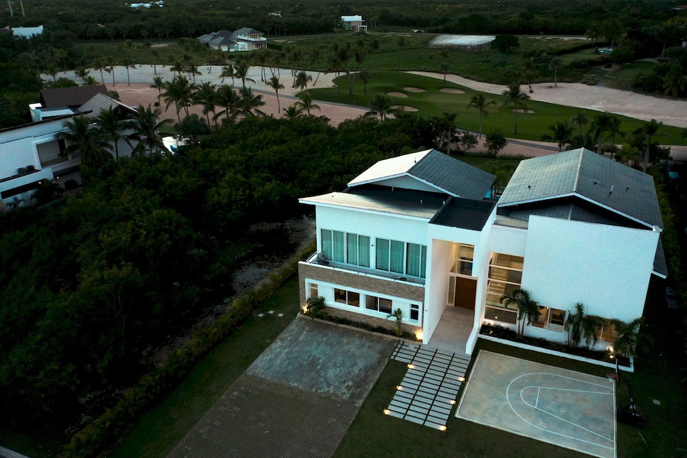 Cap Cana Villa for Rent Modern Fresh and Fully-equipped Oceanfront Villa