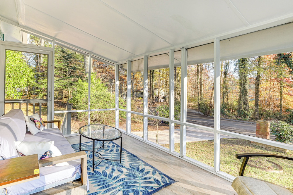 1 Mi to Stone Mountain Park: Outdoor Haven!