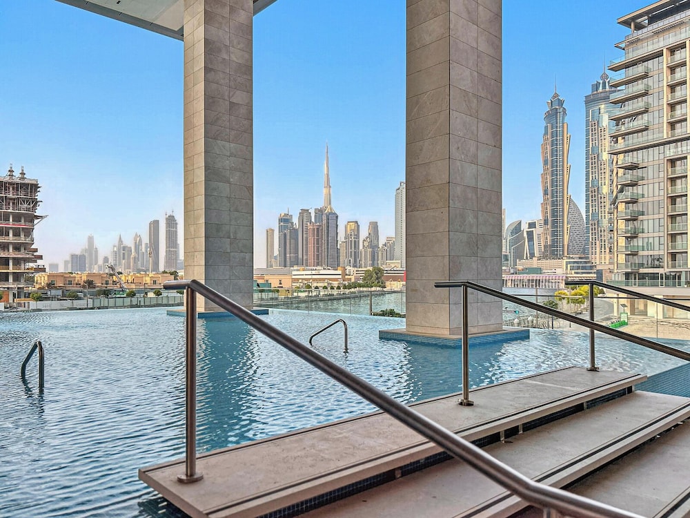 3BR with Burj Khalifa and Canal View