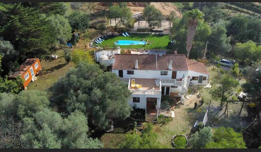 Porches Private Pool Villa 17 Guests