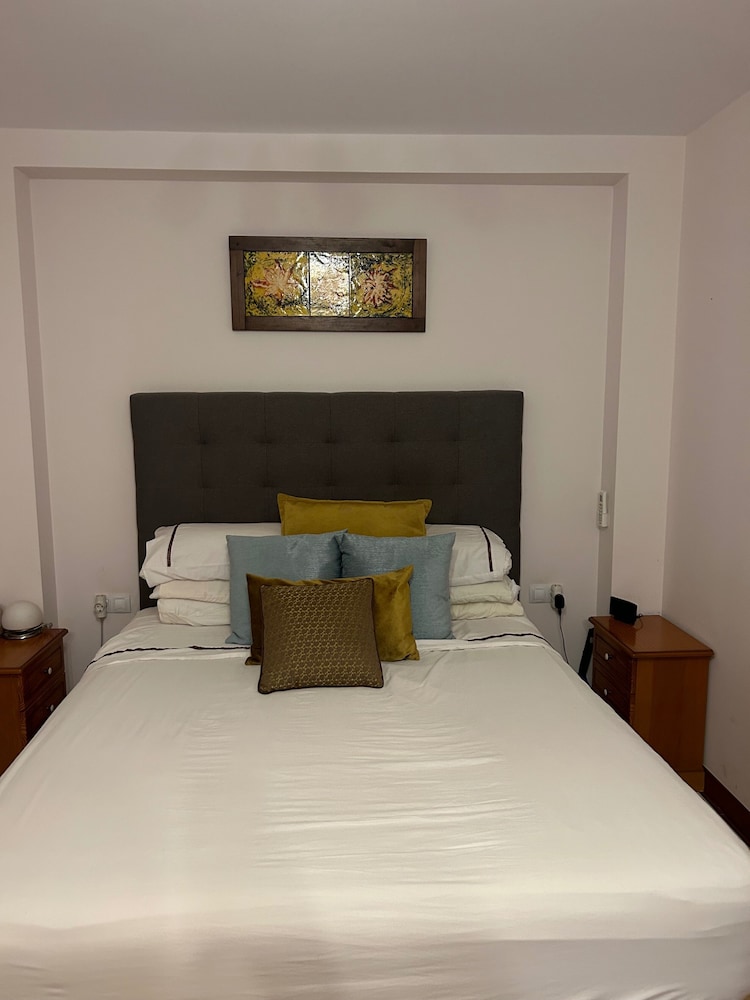 House -sleeps6, Pet Friendly, Garden, Fireplace
