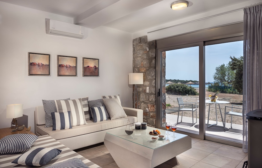 Cedar Bay Beachside Villas