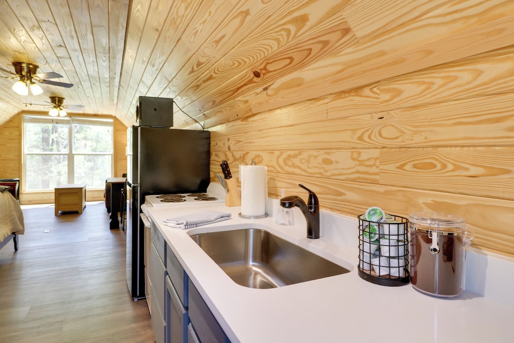 Cabin w/ Lake Access Near Talladega Nat'l Forest