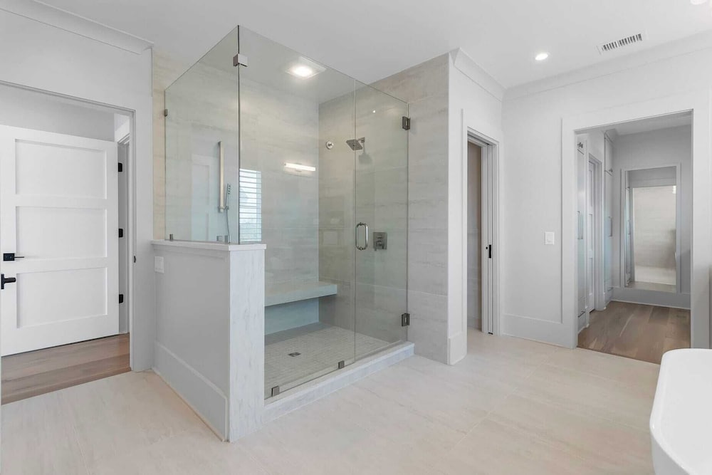 712 Ocean Blvd by Avantstay New Construction w/ Pool, Game Zone, Private Beach Access, and Oceanfront Views