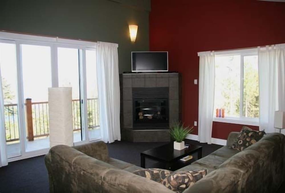 Crooked Tree Guest Suites
