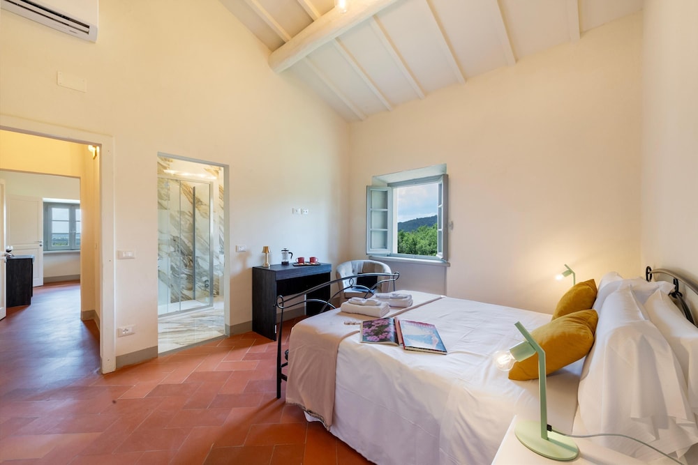 Amazing Panoramic Villa La Poggiola