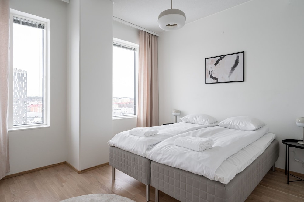 12th Floor Sauna Retreat with Stunning City Views view 4
