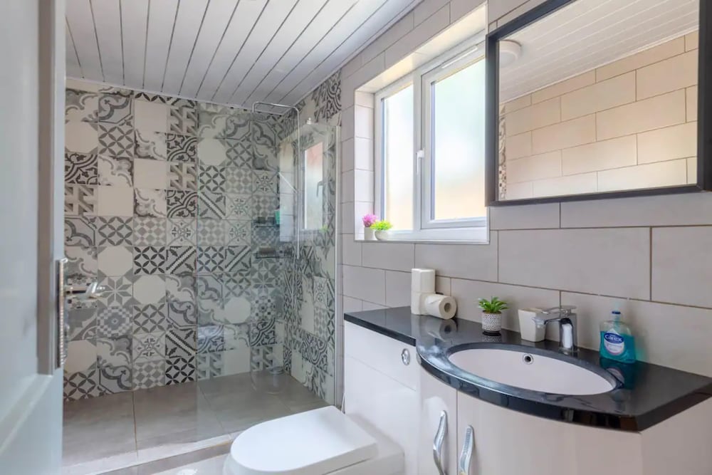 Bright 3 Bedroom House With Terrace, 16 Mins to Big Ben