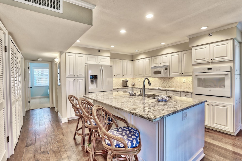 Pelican Pointe 4C