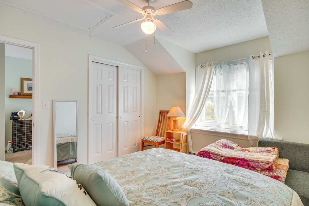 2 Blocks to Beach: Walkable Woodmont Village Home