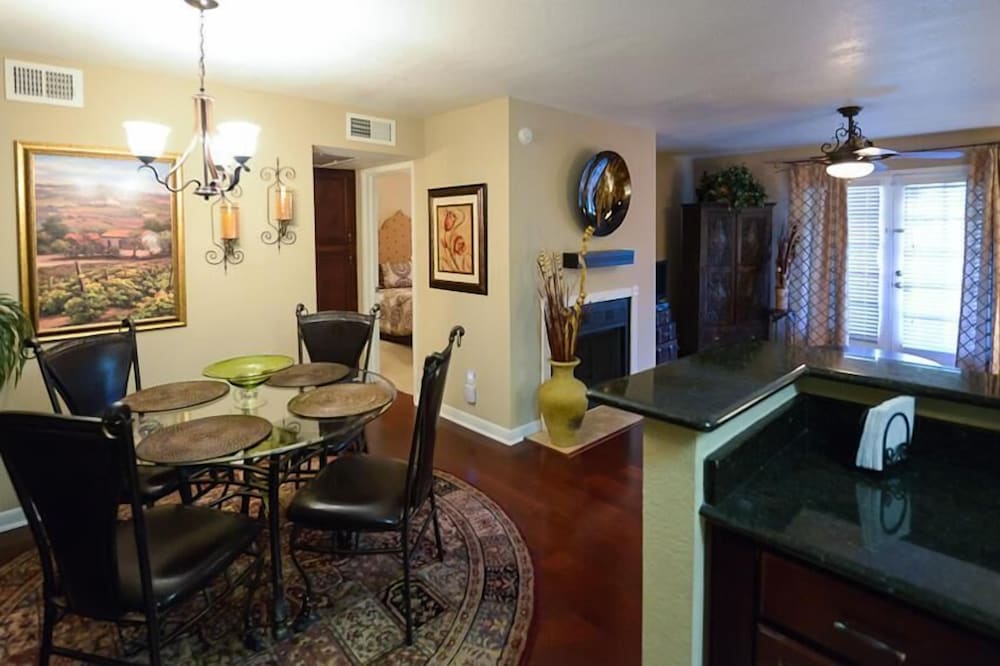 Traditional Touch By Signature Vacation Rentals