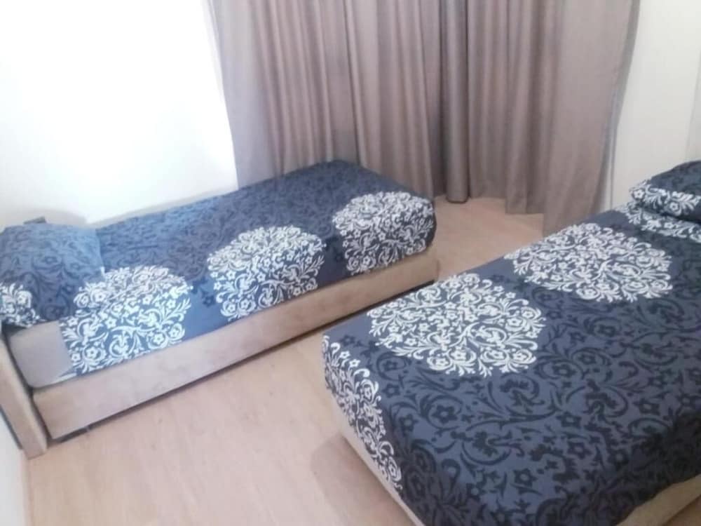 Jad Airport Luxury Apart Golf Pool view 2