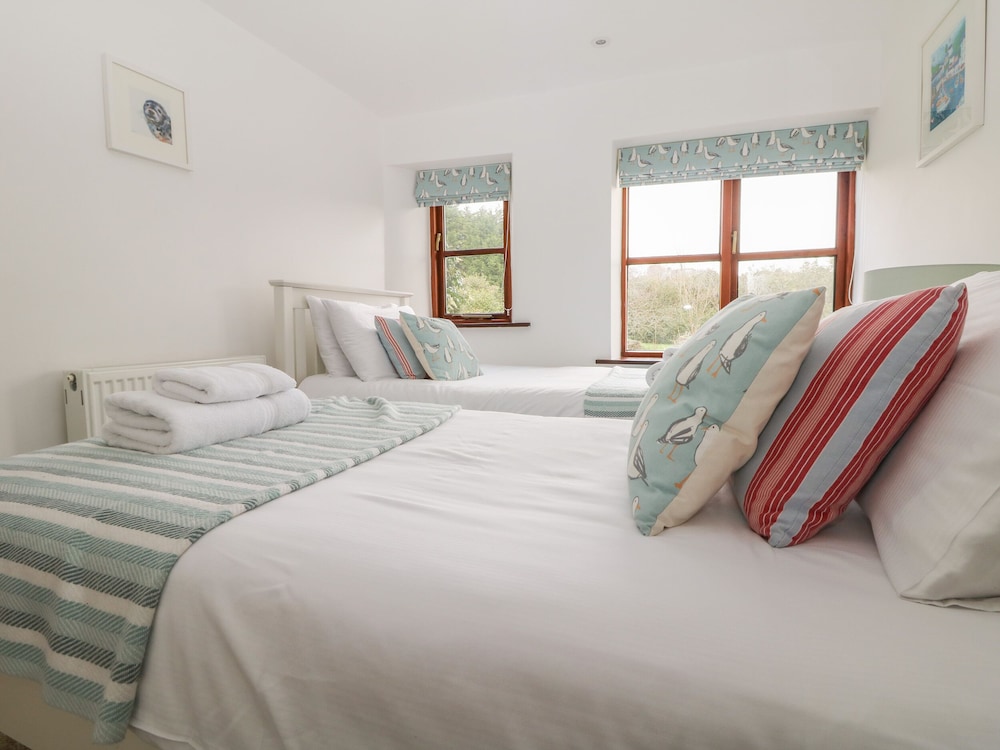 Looe Vacations - Erin Cottage - Property Image 2