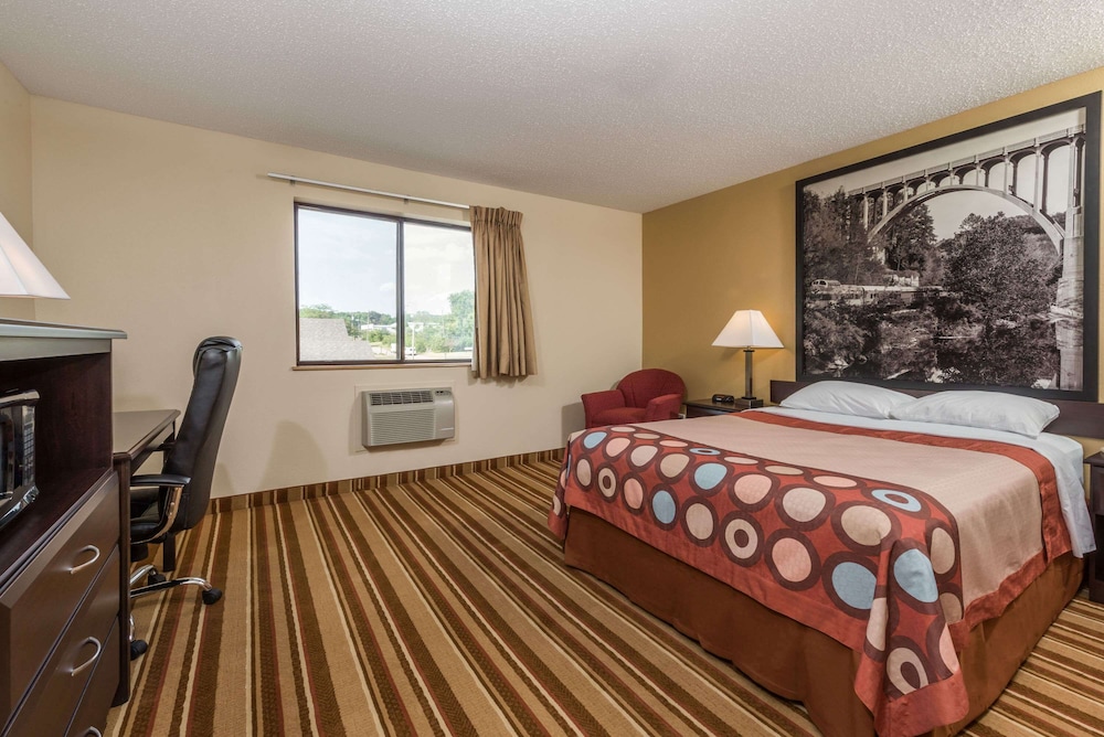 Super 8 by Wyndham Franklin/Middletown Area view 2