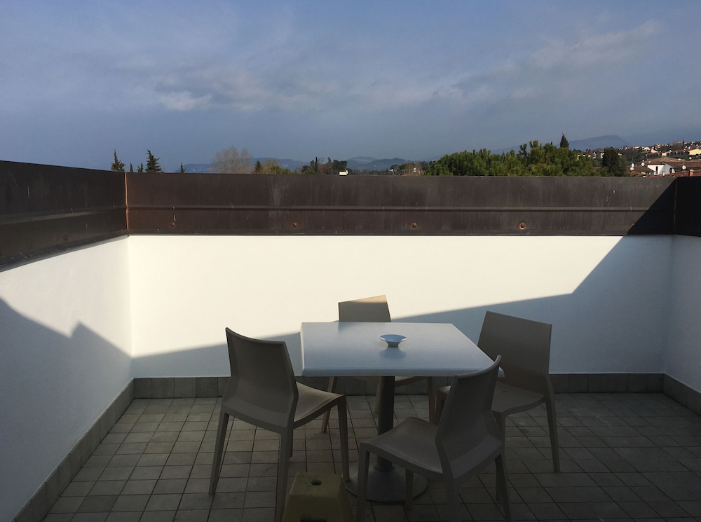 Vialeromadodici Rooms & Apartments