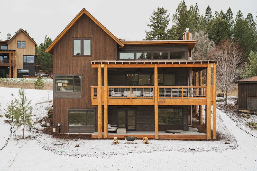 Wilderness Club Escape For 14!