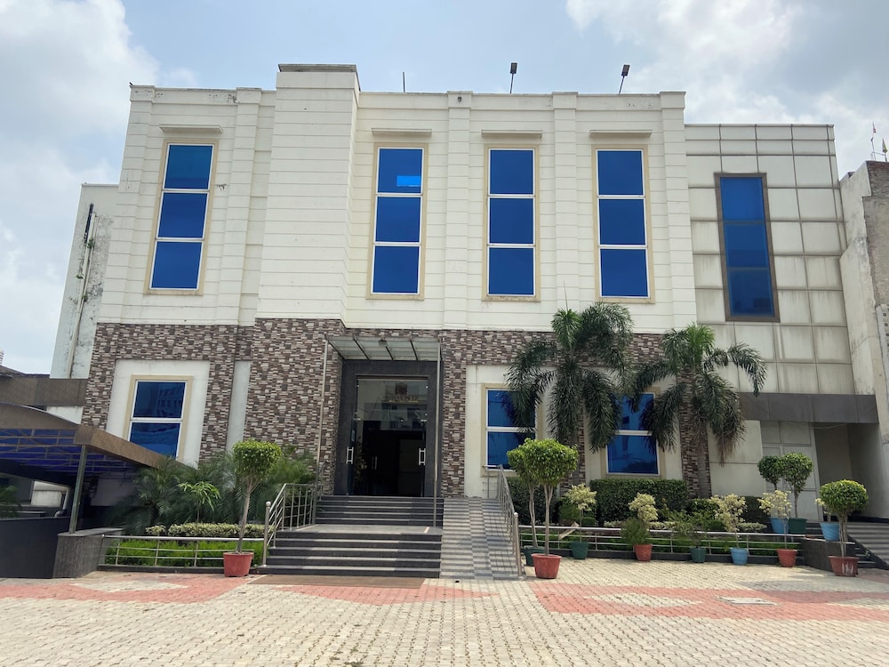 Jalandhar Corporate Suites -Banquet Hall view 3