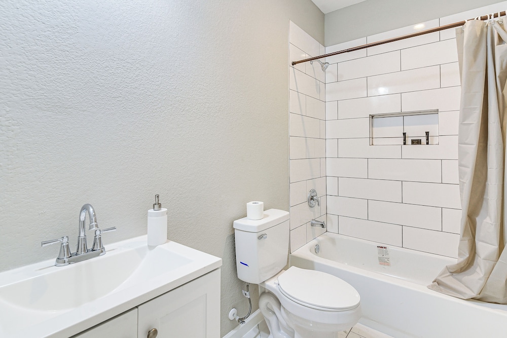11 Mi to Dtwn Houston: Family Home w/ Yard