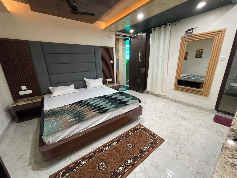 Anand residency