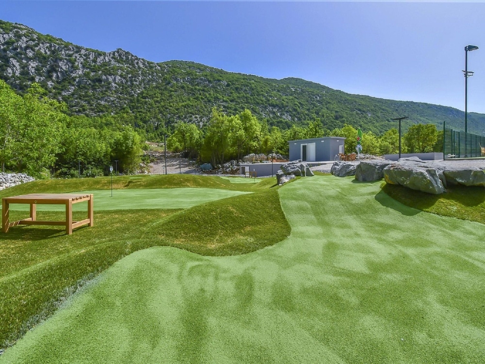 Villa in Zupa With Infinity Pool & Biokovo Views