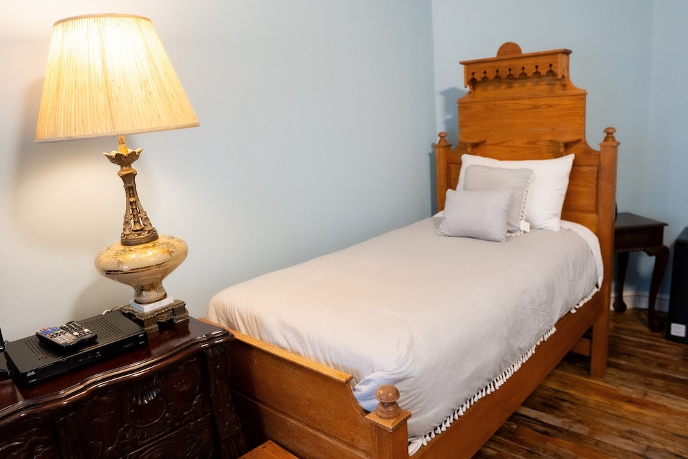Oak Tree Hotel