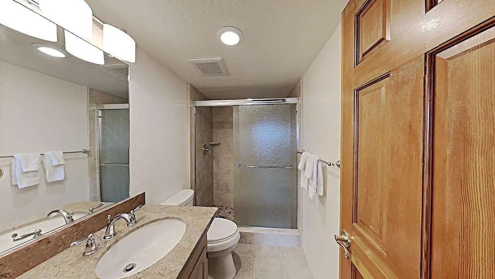 Mountain View of Mammoth! Condo with Loft & Access to 3 Spas and Sauna by RedAwning view 2