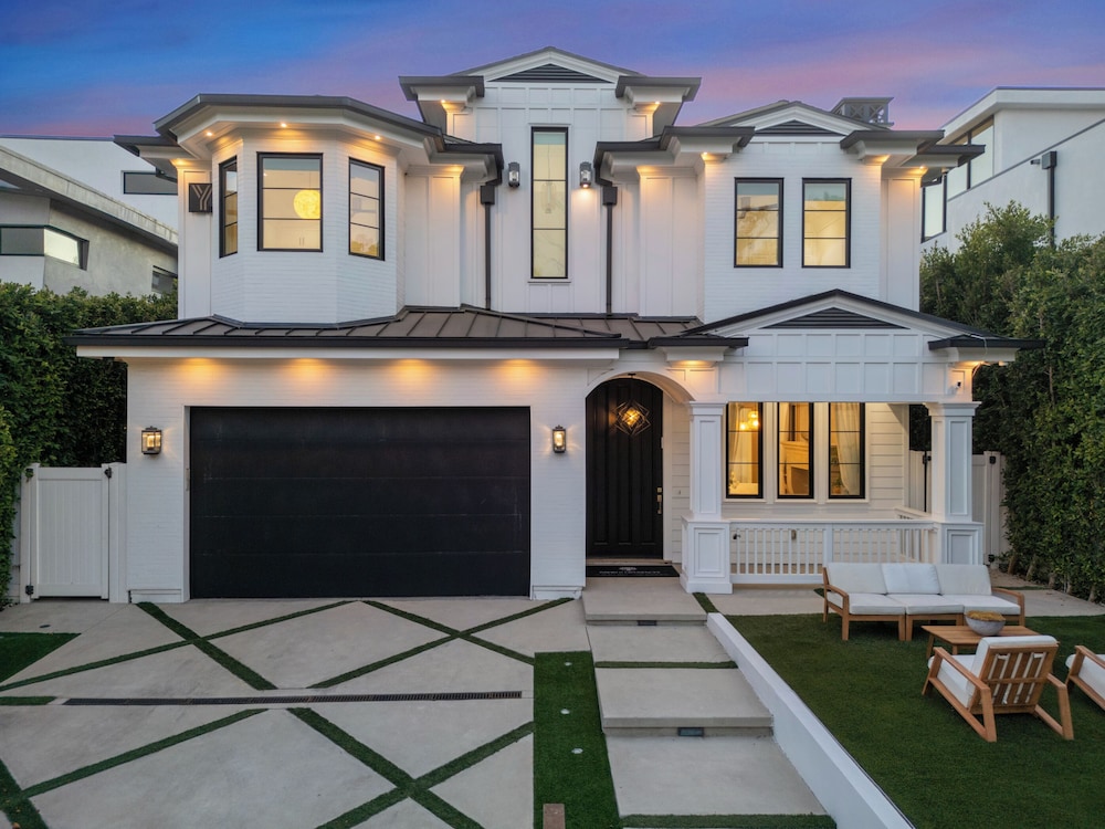 Spaulding Ave Farmhouse - Bespoke LA Home w/ Pool & Home Theater