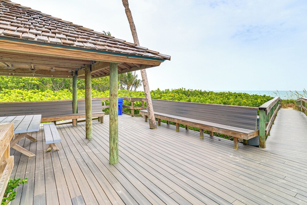 Pool & Beach Access: Vero Beach Condo!