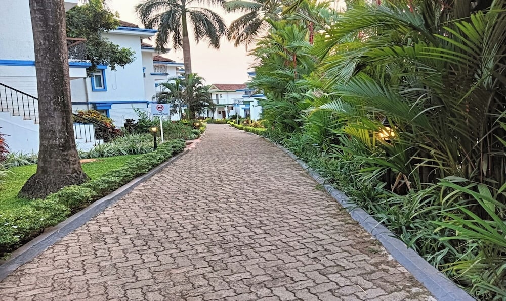Fabhotel Park Grand Royal Palms