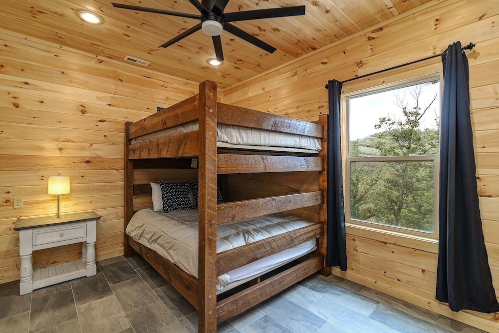A Cabin On The Rocks - 3 Bedrooms, 3.5 Baths, Sleeps 10 3 Cabin by RedAwning view 3