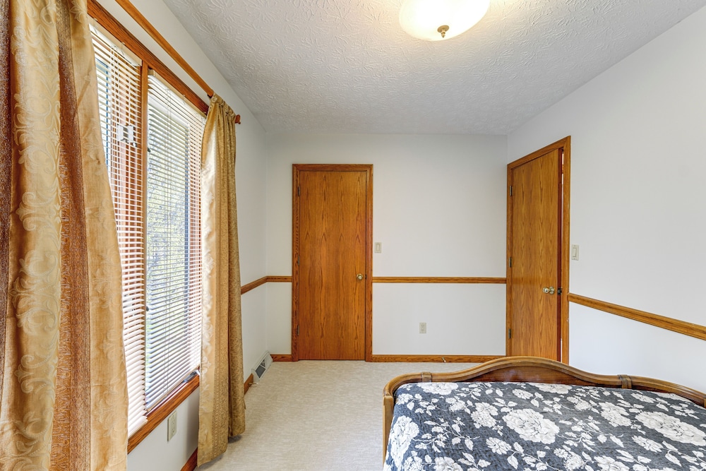 Bike, Fish, Golf & More: Stately Tudor in Mogadore