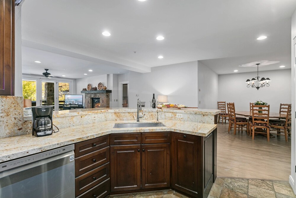 Trail's End Lodge at Deer Valley Resort - Two Bedroom Residence with Den and Spa #103 2 Condo