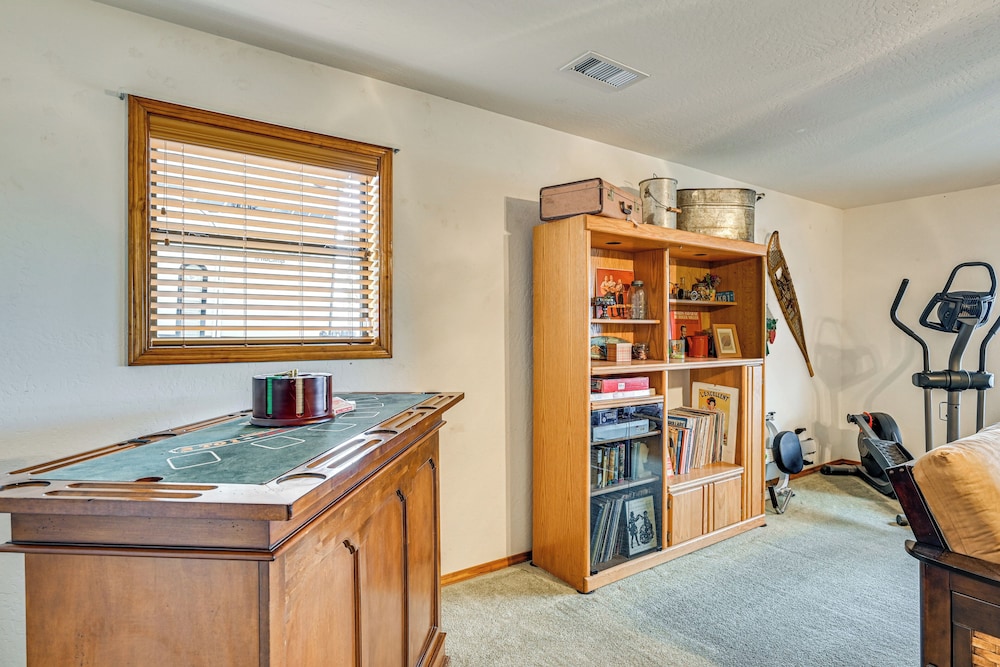 Mtn-view Family Home w/ Grill in Flagstaff!