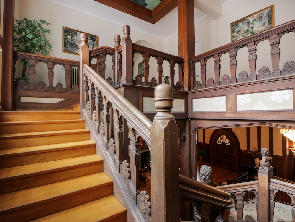 Auchentroig House